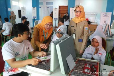 Senyum Merekah di Pulau Pramuka: Sebanyak 2.200 Kacamata Gratis Siap Dukung Mimpi Pelajar Kepulauan Seribu