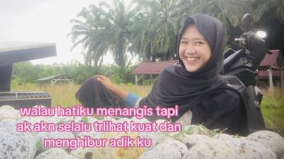 Ziarah ke Makam Ibu, Kakak Perempuan Ini Menyimpan Tangis dan Tetap Kuat Demi Adiknya
