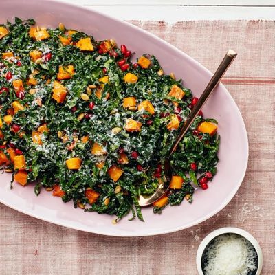 Butternut Squash & Kale Salad dengan Roasted Garlic Vinaigrette