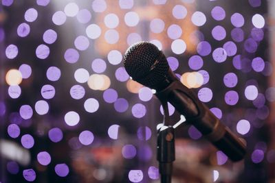 Deretan Lagu Enak Buat Karaoke, Mulai dari Pop Indonesia sampai Duet Paling Seru