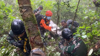 Pencarian Korban Kecelakaan Pesawat ATR 42-500: Temuan Jenazah dan Bagian Tubuh