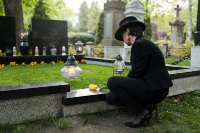 5 Arti Mimpi Suami Meninggal Menurut Islam, Pertanda Baik atau Buruk?