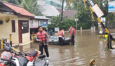 Kompleks Polri Pondok Karya Mampang Tergenang Banjir, Setinggi 60 cm