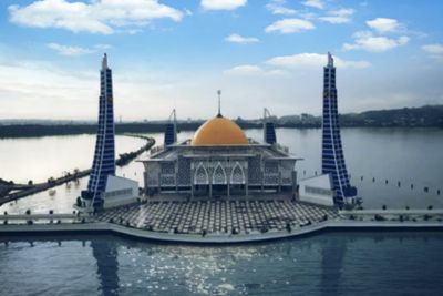 Masjid Terbesar di Kendari Ini Berdiri di Atas Laut, Bukan Sekadar Ikon tapi Pusat Aktivitas Umat