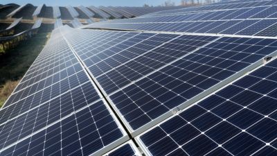 Menggali Potensi Energi Surya di Indonesia: Inovasi dan Tantangannya