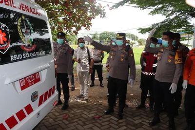 Polres Maros Kawal Proses Evakuasi Korban Pesawat ATR 42-500 dari Bulusaraung