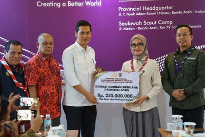 Wagub Lampung Serahkan Donasi Rp 500 Juta untuk Bantu Korban Bencana di Aceh