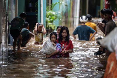 Update Genangan Jakarta 24 Januari: 90 RT Masih Terendam!