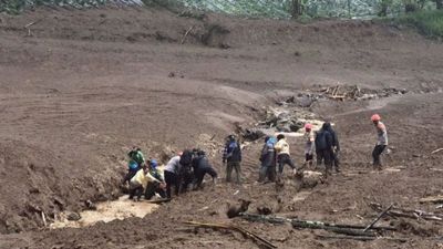 BREAKING NEWS: Longsor Terjang Cisarua, SAR Kerahkan K9 Cari Korban
