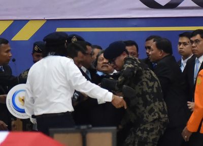 Ternyata Ini Penyebab Menteri KKP Pingsan di Upacara Penghormatan Korban Pesawat ATR 42-500