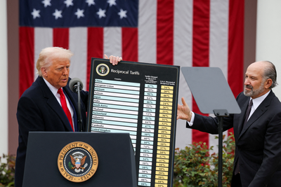 Trump Ancam Tarif Impor 100 Persen ke Kanada Jika Lanjutkan Kerja Sama Dagang dengan China