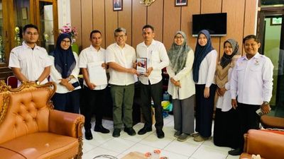 Aceh Besar Punya Peluang Baru! DPMPTSP Serahkan Prospektus Investasi Peternakan Sapi