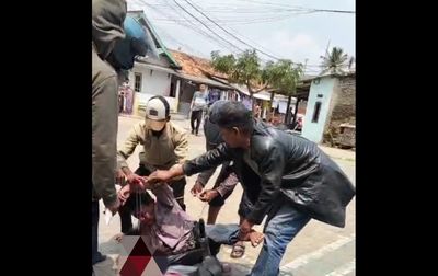 Beberapa Oknum Lakukan Kekerasaan Didepan Umum Hingga Korban Meninggal Dunia Terjadi Di Kasemen