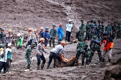 Tim Gabungan Lanjutkan Pencarian Korban Longsor di Bandung Barat