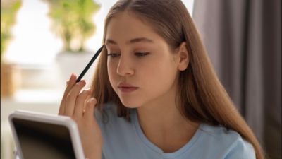 Make Up Sederhana: Pilihan Taktis bagi Perempuan Modern