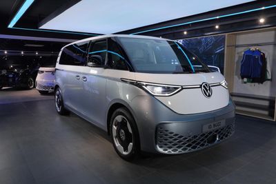 Volkswagen Resmi Meluncurkan ID. Buzz BOZZ White Signature Edition, Makin Mewah dan Premium!