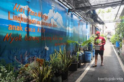 Inovasi Penguatan Ketahanan Pangan: Warga Kelurahan Malaka Jaya Ubah Gang Sempit Jadi Kolam Gizi dan Taman Hijau