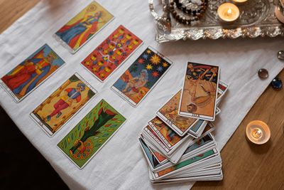 Harus Punya Indra Keenam Buat Baca Tarot? Ini Faktanya yang Hampir Tidak Diketahui Banyak Orang