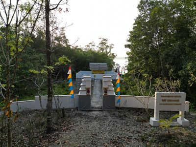 Makam Rat Ohoivuur: Tradisi Ziarah dan Jejak Sejarah di Letvuan Paradise, Maluku Tenggara