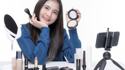 Menggali Hubungan Antara Riasan dan Cinta Diri