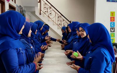 Kisah Para Ibu Rumah Tangga Mengubah Penghasilan Harian Menjadi Aset Jangka Panjang