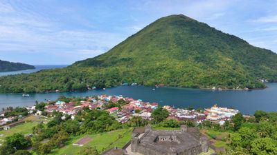 Gunung Api Banda, Pulau Vulkanik Eksotis di Maluku yang Bikin Kamu Terpukau