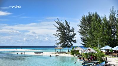 Pantai Jikumerasa Surga Tersembunyi di Maluku yang Bikin Betah Liburan