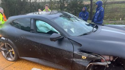 Kolo Muani Terlibat Kecelakaan Mobil, Ferrari Ringsek di Jalan Tol M25