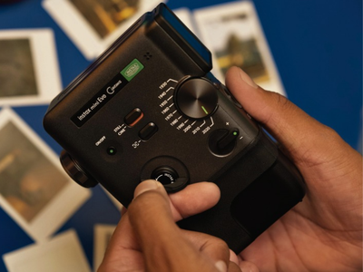 Fujifilm Rilis Instax Mini Evo Cinema, Kamera Instan Rasa Film Jadul