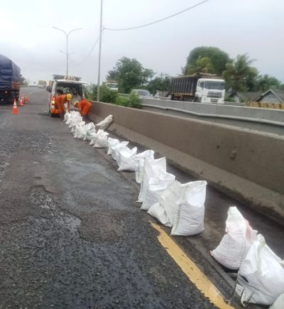 Pengelola Jalan Tol Tangerang- Merak Perbaikan Jalan Dan Pemeliharaan Pasca Banjir