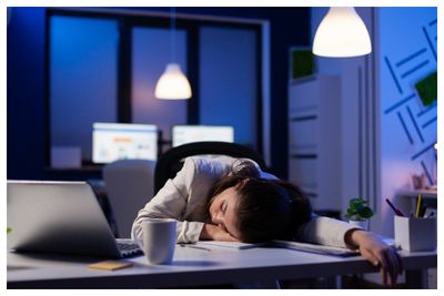 7 Penyakit Akibat Overwork yang Diam-diam Bikin Tubuh Kamu Lemah, Hati-hati Ya!