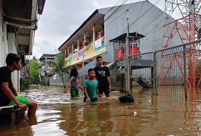 Banjir Rendam 17 RT di Jakarta Timur dan Barat, Ketinggian Air Capai 1,5 Meter