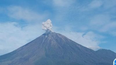 Erupsi Gunung Semeru: Aktivitas Meningkat dengan Kolom Abu Mencapai 4.376 Meter