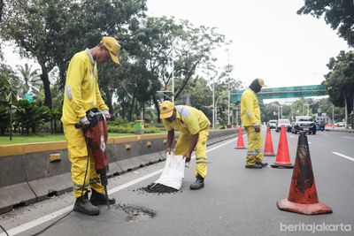 Jalan Rusak di Jakarta Ganggu Aktivitas Harian Kamu? Lapor ke Sini, Dinas Bina Marga Langsung Gercep Perbaiki!