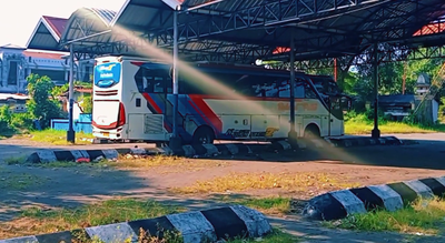 Suasana Pagi Terminal Mandalika Lombok, Ramai Aktivitas Bus dari Timur