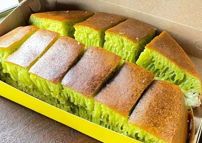 Martabak Waikiki Malang Bertahan dengan Pandan Suji di Tengah Tren Greentea Matcha