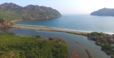 Pantai Sipelot Malang, Pilihan Tenang Menikmati Pantai yang Masih Alami