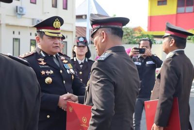 19 Personel Polres Selayar Terima Satyalancana Pengabdian dari Presiden RI, Kapolres Tekankan Integritas dan Loyalitas