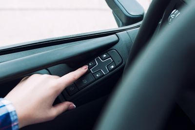 Kenali Masalah Power Window Mobil Macet dan Cara Merawatnya Agar Tetap Lancar
