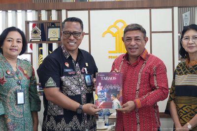 Tabloid Tabaos Edisi IV Resmi Diserahkan ke Bupati Maluku Barat Daya