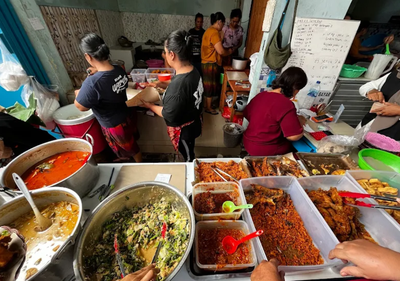 Depot Bang Leo, Hidden Gem Kuliner Urap Ayam Goreng di Dekat Stasiun Malang