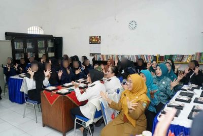25 Warga Binaan Rutan Kelas IIB Salatiga Mwndapat Pelatihan Kecantikan Dari TP PKK Salatiga dan Viva Cosmetics