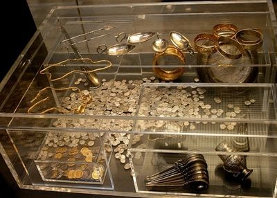 Cari Palu Hilang, Pria Ini Malah Temukan Harta Karun Senilai Rp95 Miliar