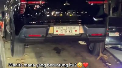 Dalam Perjalanan, Cewek Ini Rekam Mobil Baru yang Jadi Kejutan Ulang Tahun untuk Istri