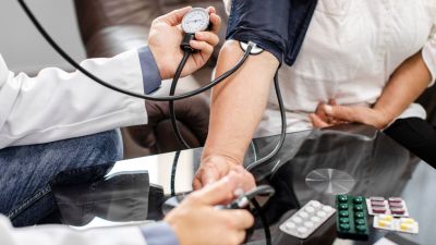 Panduan Puasa Sehat bagi Penderita Darah Rendah di Bulan Ramadan