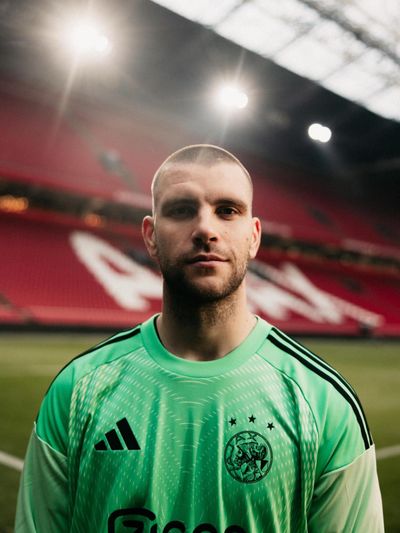 Gabung Ajax, Mimpi Masa Kecil Maarten Paes Jadi Nyata