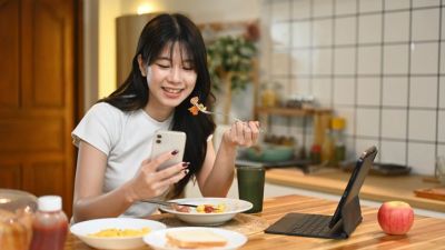 Cara Seimbang Mengelola Waktu Layar di Era Digital