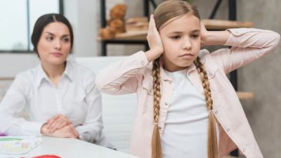 Cara Mengenali Tanda-Tanda Tekanan Emosional pada Anak