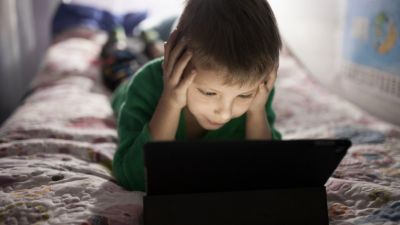 Dampak Digitalisasi terhadap Kesehatan Mental Anak: Suatu Tinjauan Komprehensif