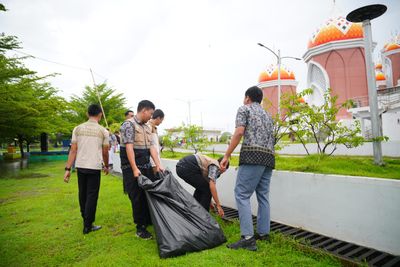 Gubernur Sulsel Galakkan Gerakan ASRI, Pelajar Turun Bersihkan Ruang Publik di Makassar
